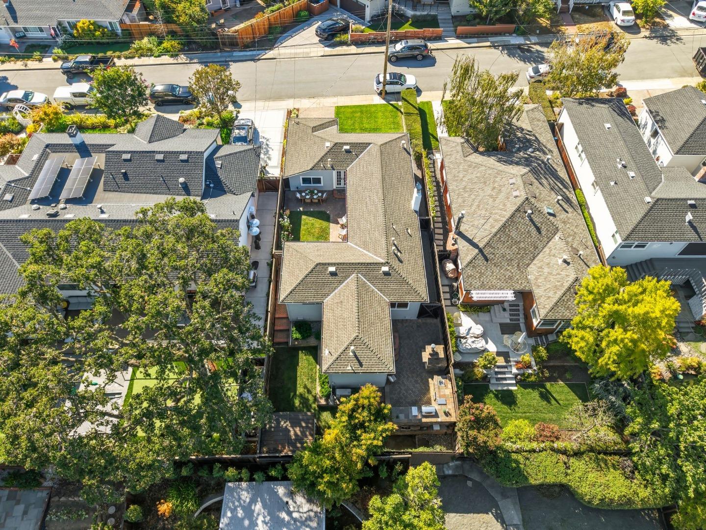 Detail Gallery Image 30 of 31 For 89 Hilltop Dr, San Carlos,  CA 94070 - 3 Beds | 2 Baths