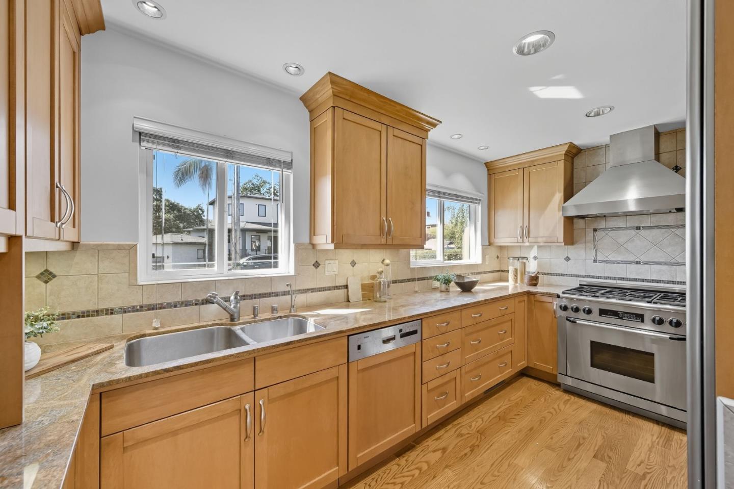 Detail Gallery Image 7 of 31 For 89 Hilltop Dr, San Carlos,  CA 94070 - 3 Beds | 2 Baths