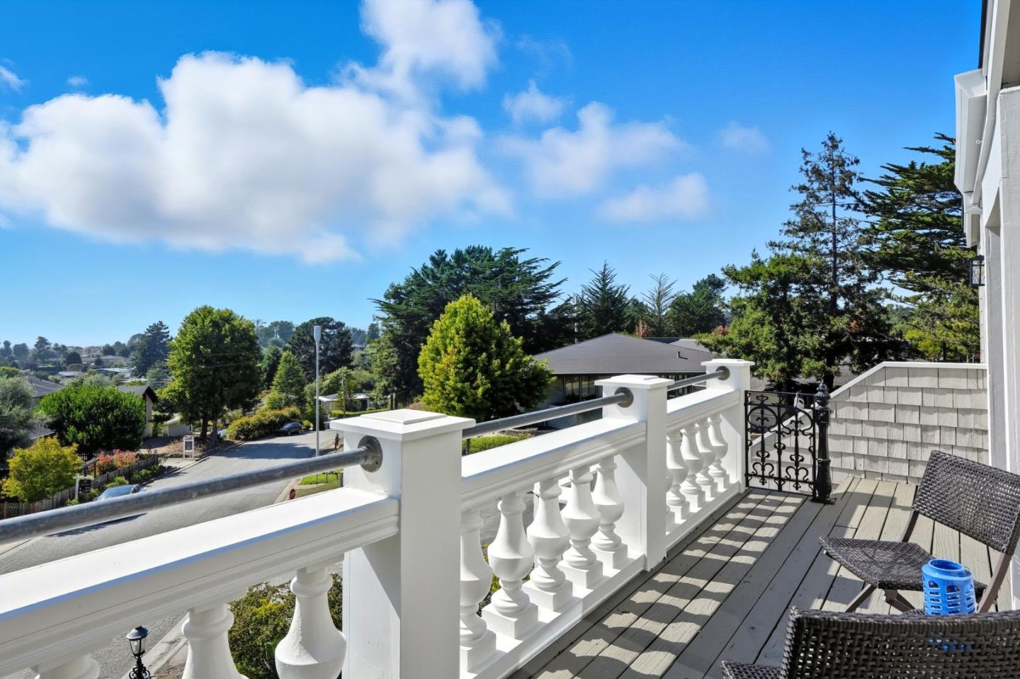 Detail Gallery Image 4 of 35 For 255 Thunderbird Dr, Aptos,  CA 95003 - 3 Beds | 2/1 Baths