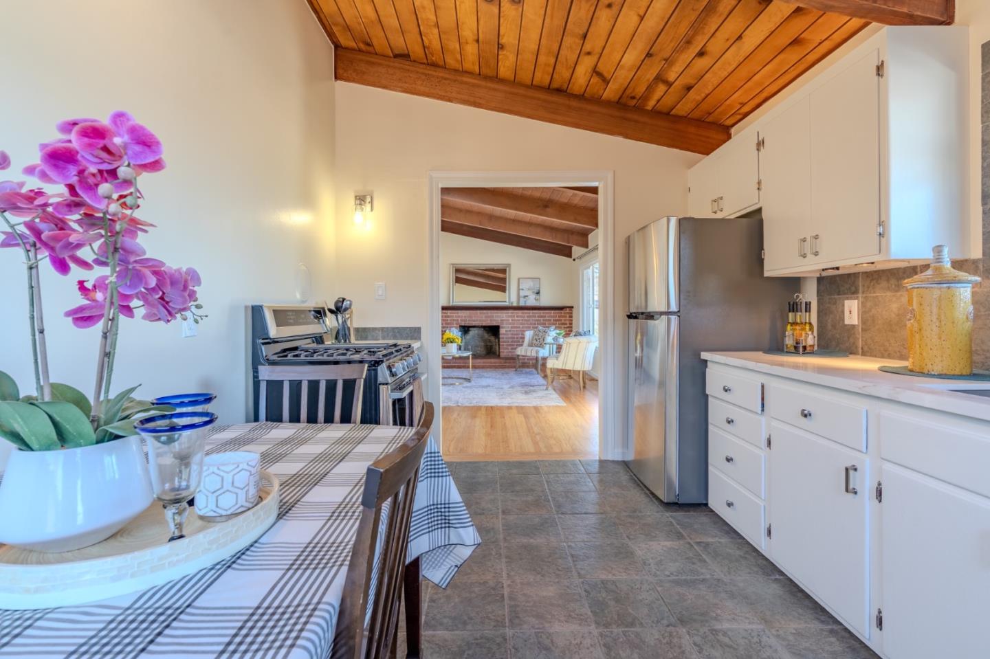 Detail Gallery Image 14 of 39 For 820 Edgemar Ave, Pacifica,  CA 94044 - 4 Beds | 2 Baths