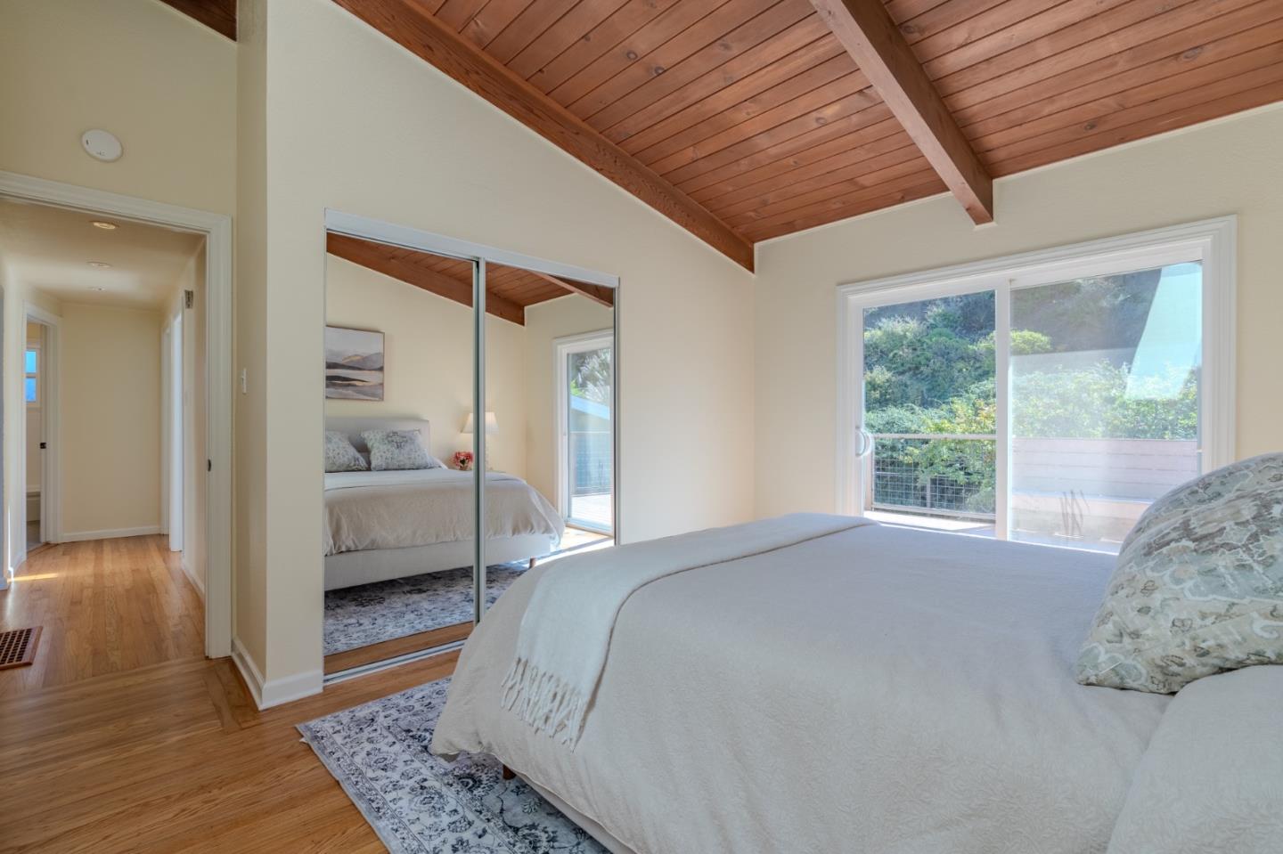 Detail Gallery Image 17 of 39 For 820 Edgemar Ave, Pacifica,  CA 94044 - 4 Beds | 2 Baths