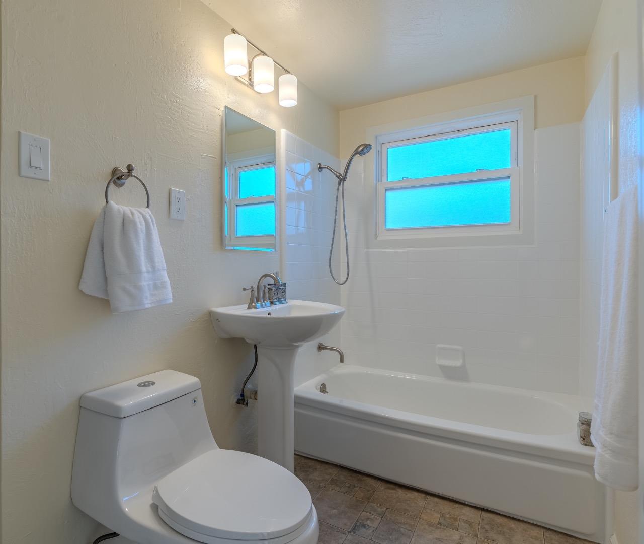 Detail Gallery Image 20 of 39 For 820 Edgemar Ave, Pacifica,  CA 94044 - 4 Beds | 2 Baths