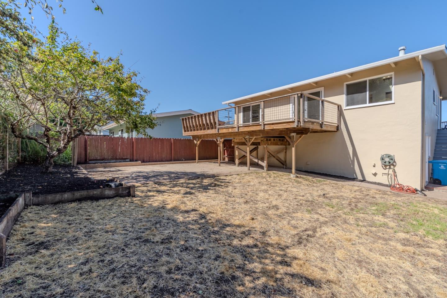 Detail Gallery Image 24 of 39 For 820 Edgemar Ave, Pacifica,  CA 94044 - 4 Beds | 2 Baths