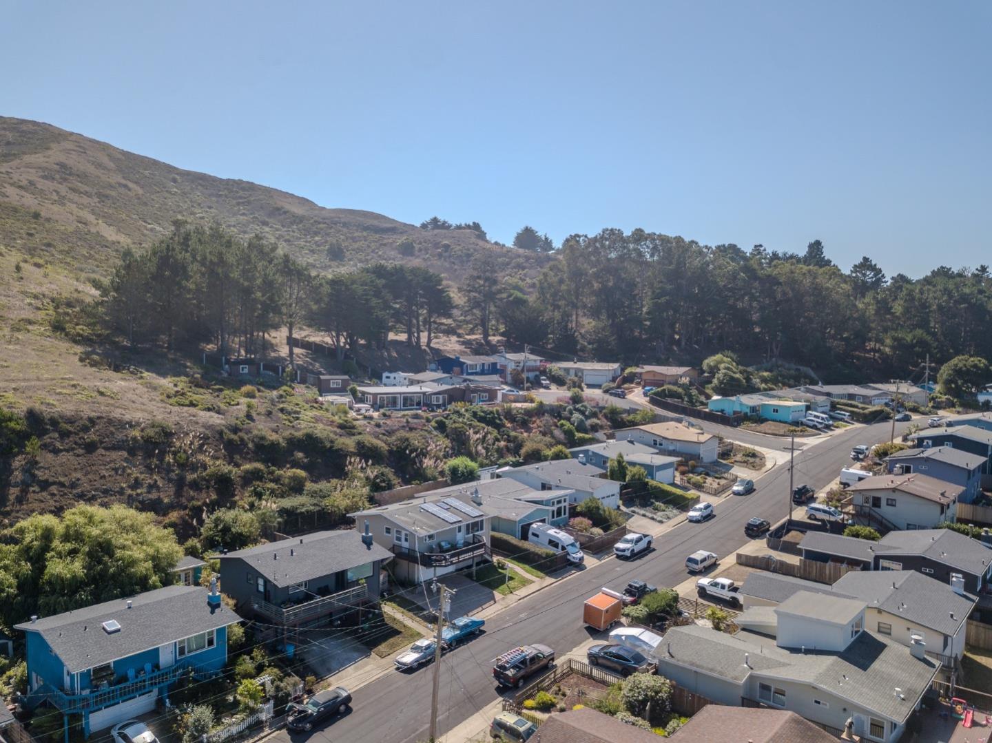 Detail Gallery Image 36 of 39 For 820 Edgemar Ave, Pacifica,  CA 94044 - 4 Beds | 2 Baths