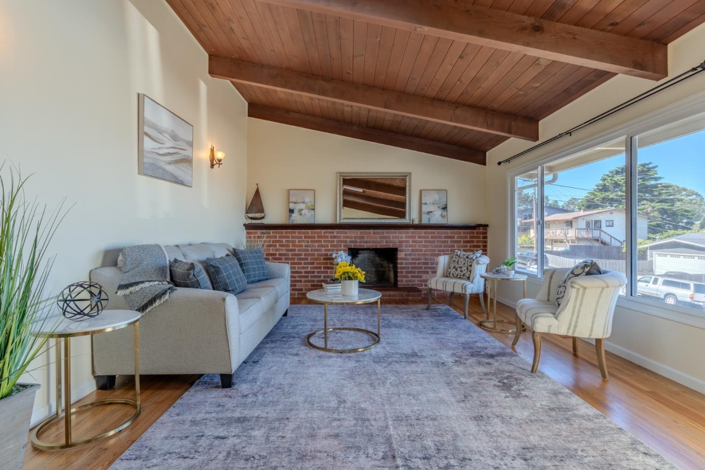 Detail Gallery Image 5 of 39 For 820 Edgemar Ave, Pacifica,  CA 94044 - 4 Beds | 2 Baths