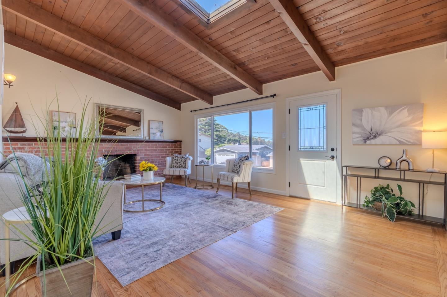 Detail Gallery Image 6 of 39 For 820 Edgemar Ave, Pacifica,  CA 94044 - 4 Beds | 2 Baths