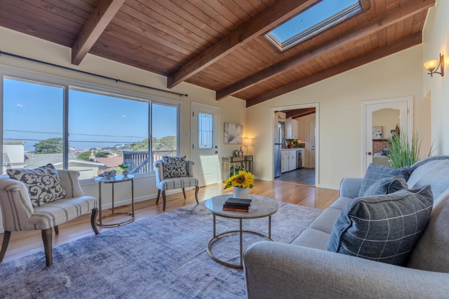 Detail Gallery Image 7 of 39 For 820 Edgemar Ave, Pacifica,  CA 94044 - 4 Beds | 2 Baths