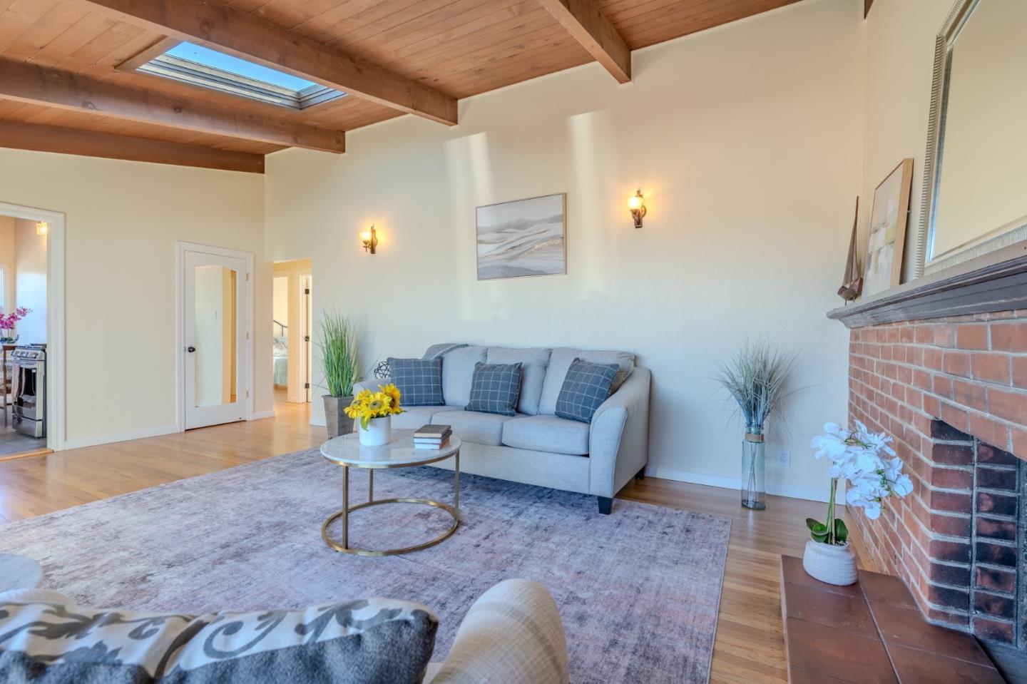 Detail Gallery Image 9 of 39 For 820 Edgemar Ave, Pacifica,  CA 94044 - 4 Beds | 2 Baths