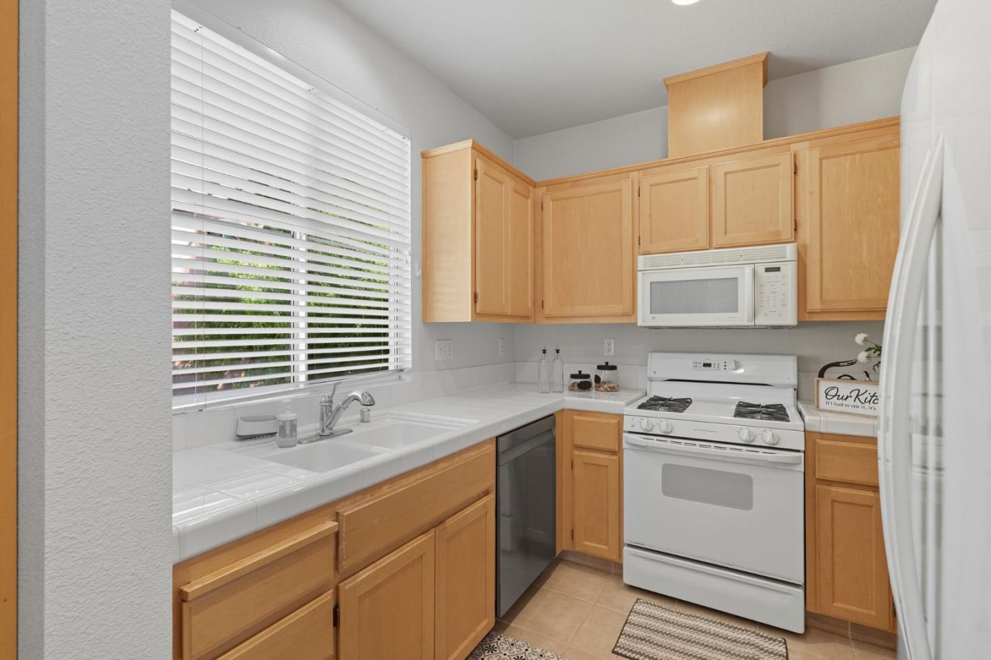 Detail Gallery Image 14 of 34 For 3530 Jasmine Cir, San Jose,  CA 95135 - 2 Beds | 2 Baths