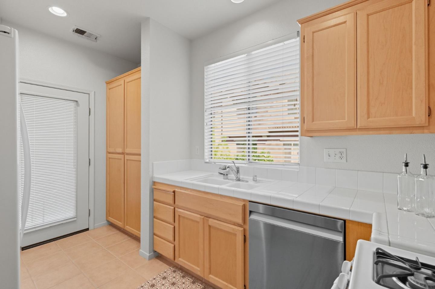 Detail Gallery Image 16 of 34 For 3530 Jasmine Cir, San Jose,  CA 95135 - 2 Beds | 2 Baths