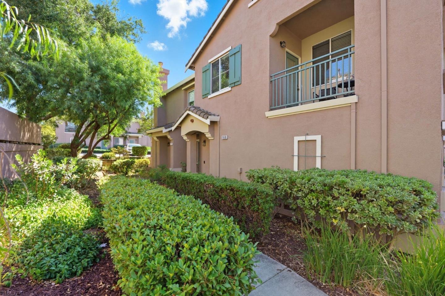 Detail Gallery Image 4 of 34 For 3530 Jasmine Cir, San Jose,  CA 95135 - 2 Beds | 2 Baths