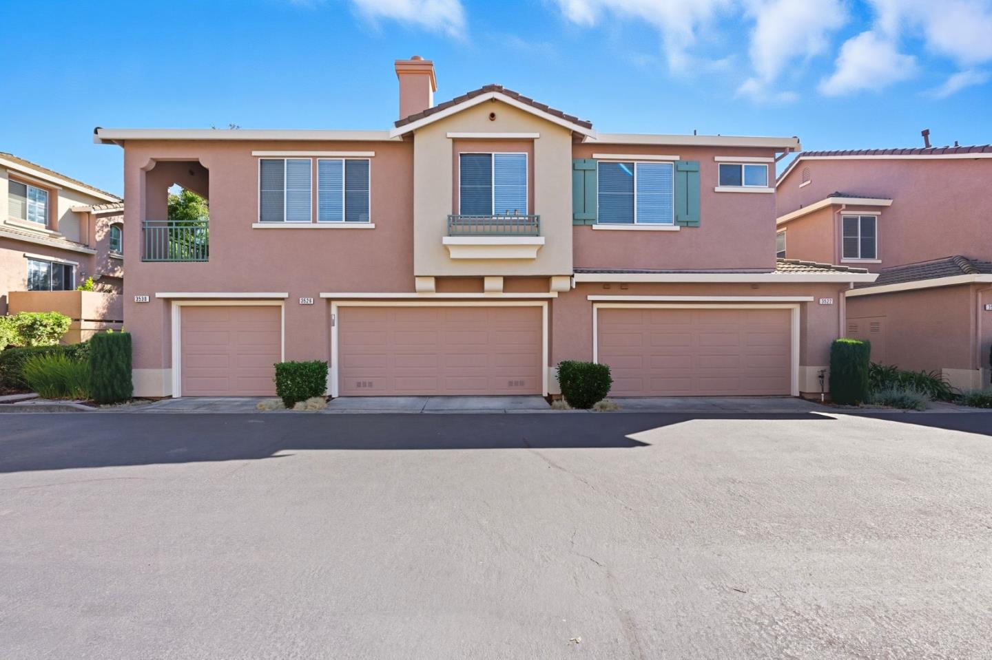 Detail Gallery Image 5 of 34 For 3530 Jasmine Cir, San Jose,  CA 95135 - 2 Beds | 2 Baths