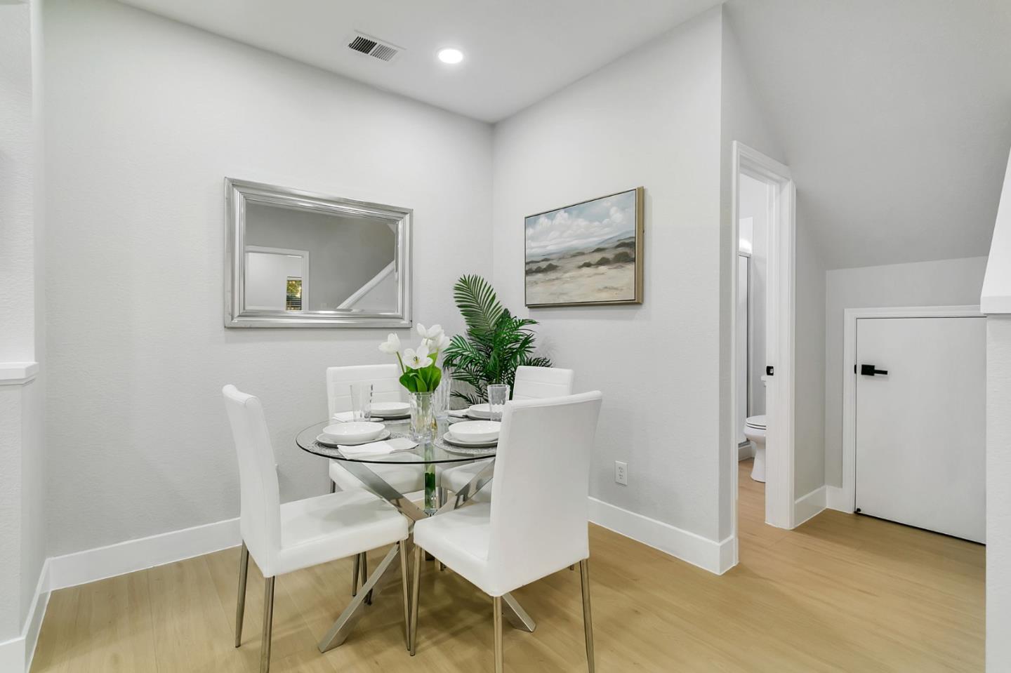 Detail Gallery Image 14 of 33 For 1704 Bevin Brook Dr, San Jose,  CA 95112 - 3 Beds | 3 Baths