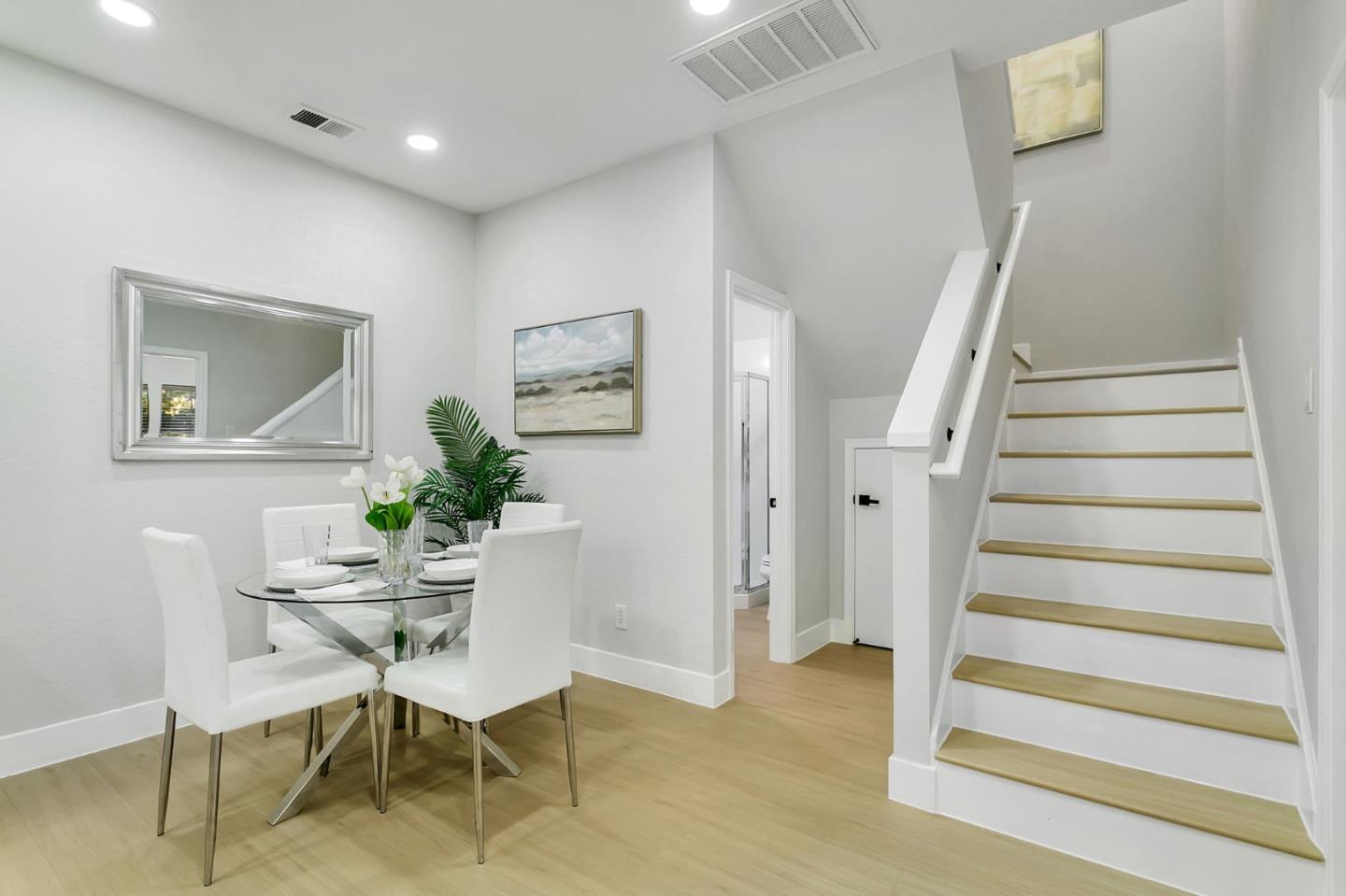 Detail Gallery Image 16 of 33 For 1704 Bevin Brook Dr, San Jose,  CA 95112 - 3 Beds | 3 Baths