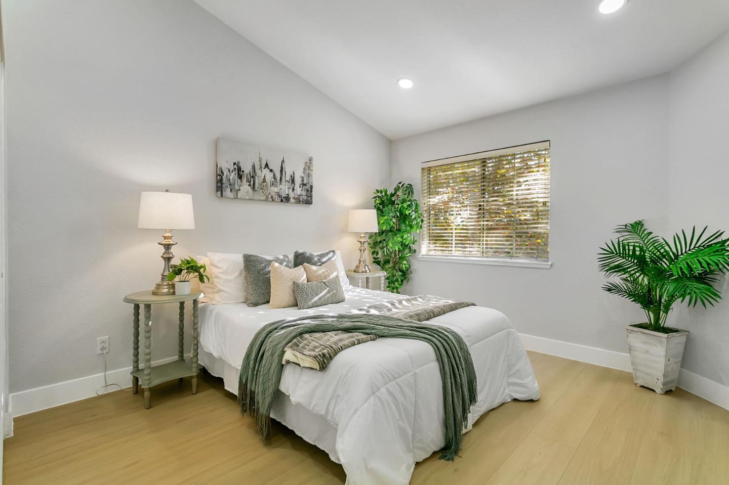 Detail Gallery Image 19 of 33 For 1704 Bevin Brook Dr, San Jose,  CA 95112 - 3 Beds | 3 Baths