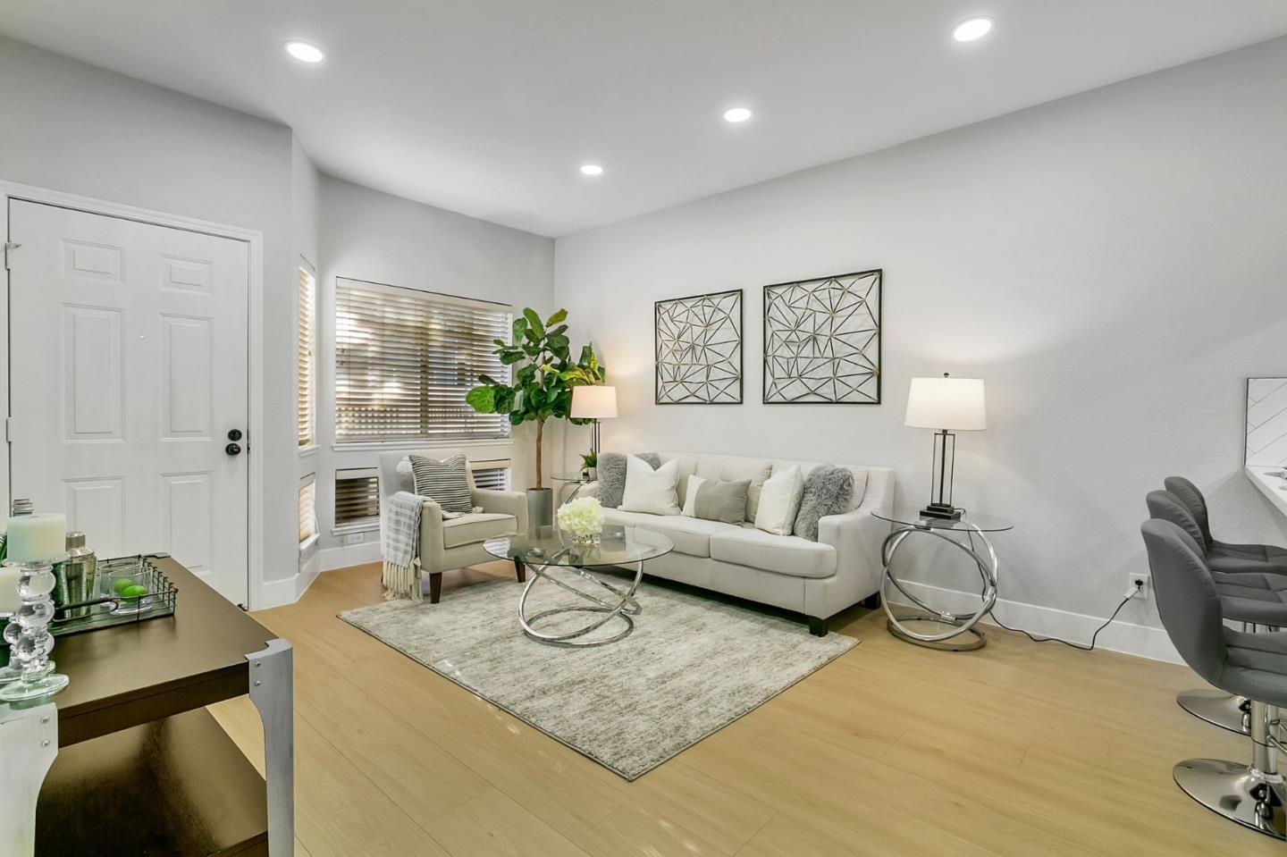 Detail Gallery Image 3 of 33 For 1704 Bevin Brook Dr, San Jose,  CA 95112 - 3 Beds | 3 Baths