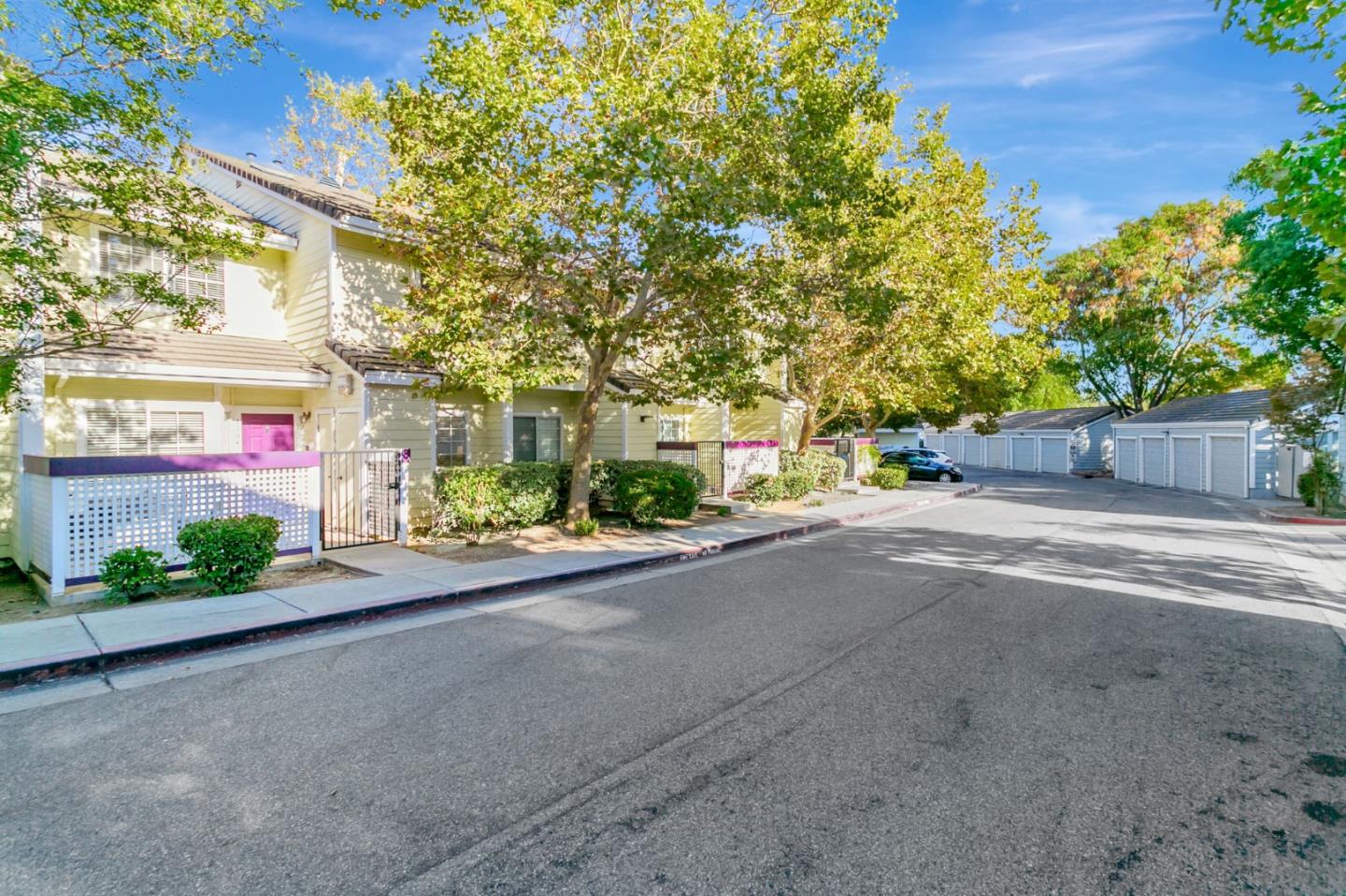 Detail Gallery Image 30 of 33 For 1704 Bevin Brook Dr, San Jose,  CA 95112 - 3 Beds | 3 Baths