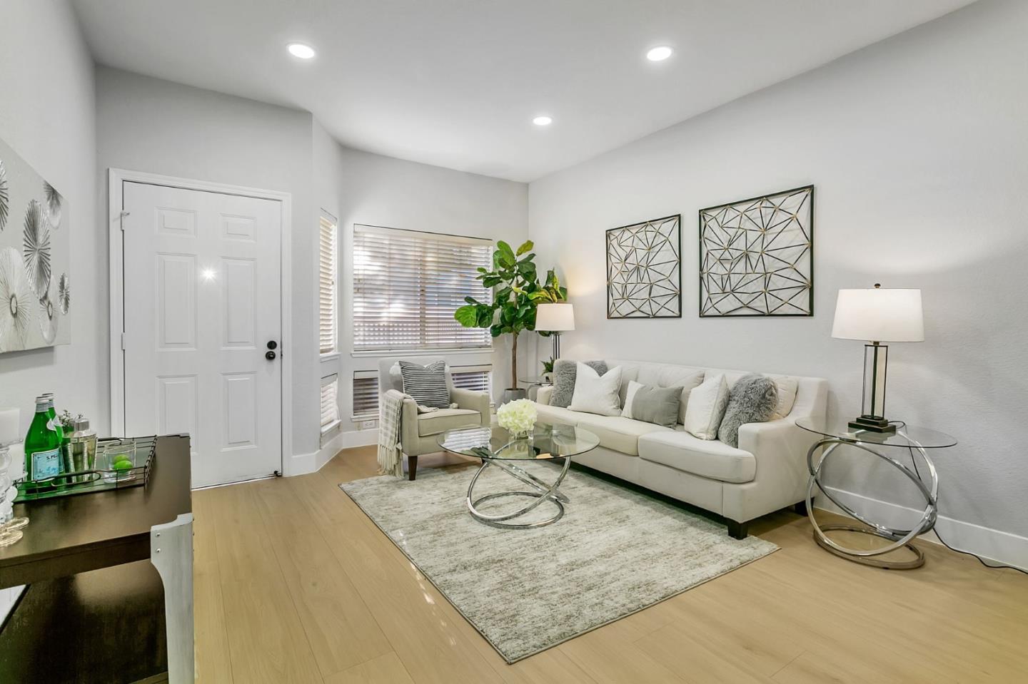 Detail Gallery Image 4 of 33 For 1704 Bevin Brook Dr, San Jose,  CA 95112 - 3 Beds | 3 Baths