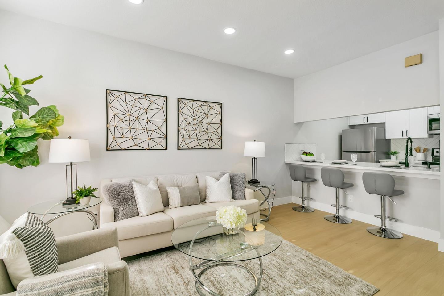 Detail Gallery Image 5 of 33 For 1704 Bevin Brook Dr, San Jose,  CA 95112 - 3 Beds | 3 Baths