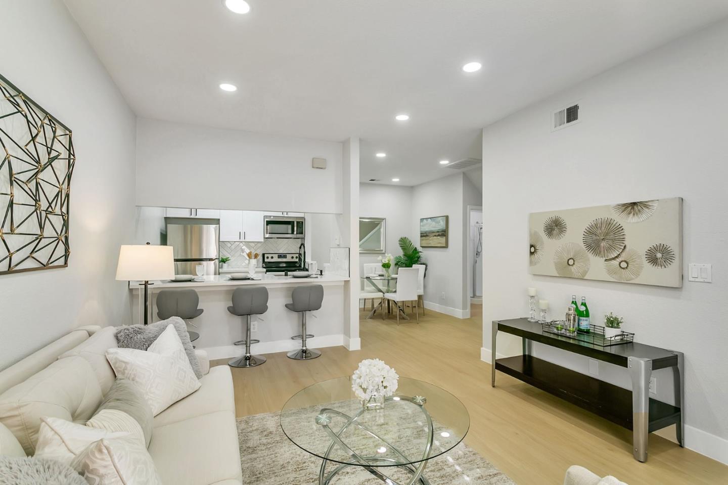 Detail Gallery Image 7 of 33 For 1704 Bevin Brook Dr, San Jose,  CA 95112 - 3 Beds | 3 Baths