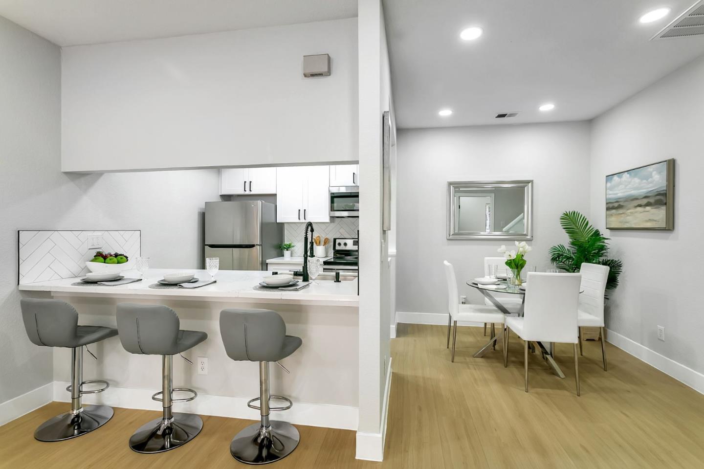 Detail Gallery Image 8 of 33 For 1704 Bevin Brook Dr, San Jose,  CA 95112 - 3 Beds | 3 Baths