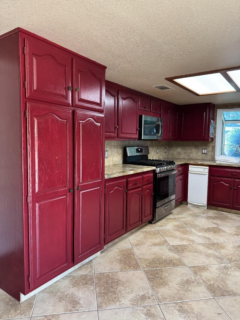 Detail Gallery Image 4 of 40 For 1703 Monte Grosso Dr, Merced,  CA 95340 - 3 Beds | 2 Baths