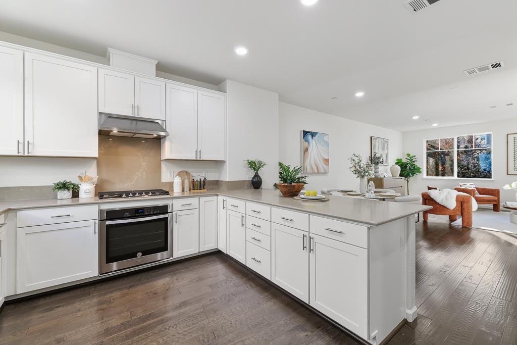 Detail Gallery Image 12 of 41 For 199 William Manly St #3,  San Jose,  CA 95136 - 4 Beds | 3/1 Baths