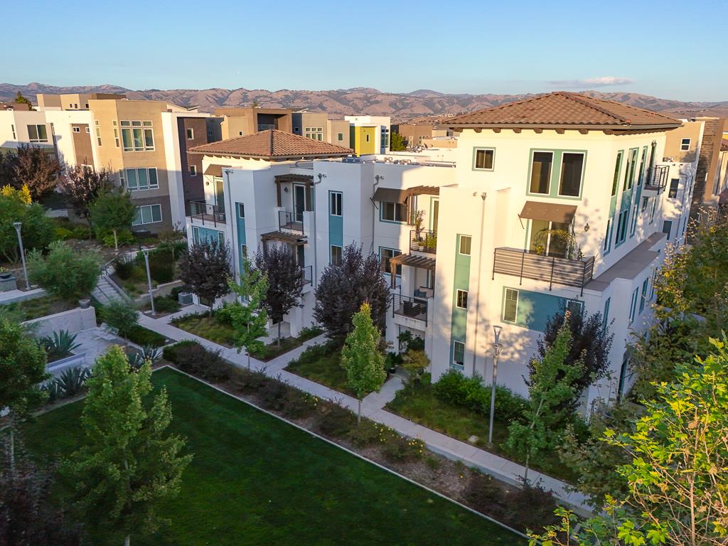 Detail Gallery Image 27 of 41 For 199 William Manly St #3,  San Jose,  CA 95136 - 4 Beds | 3/1 Baths