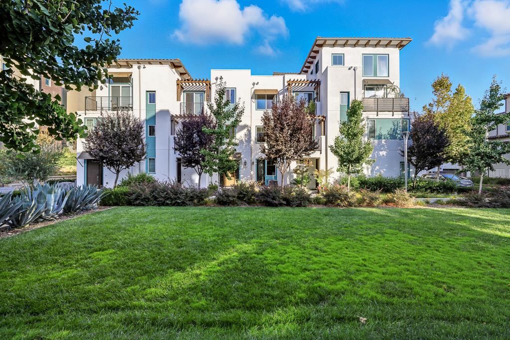 Detail Gallery Image 29 of 41 For 199 William Manly St #3,  San Jose,  CA 95136 - 4 Beds | 3/1 Baths