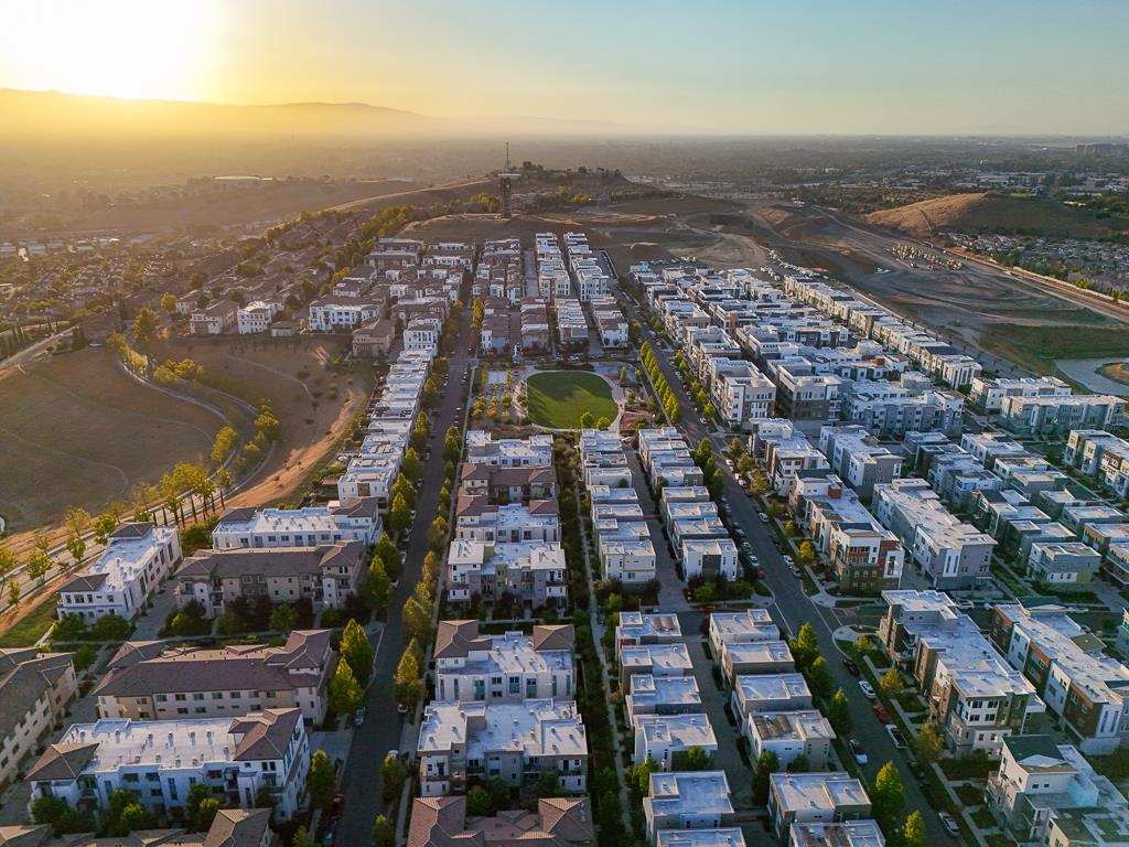Detail Gallery Image 33 of 41 For 199 William Manly St #3,  San Jose,  CA 95136 - 4 Beds | 3/1 Baths