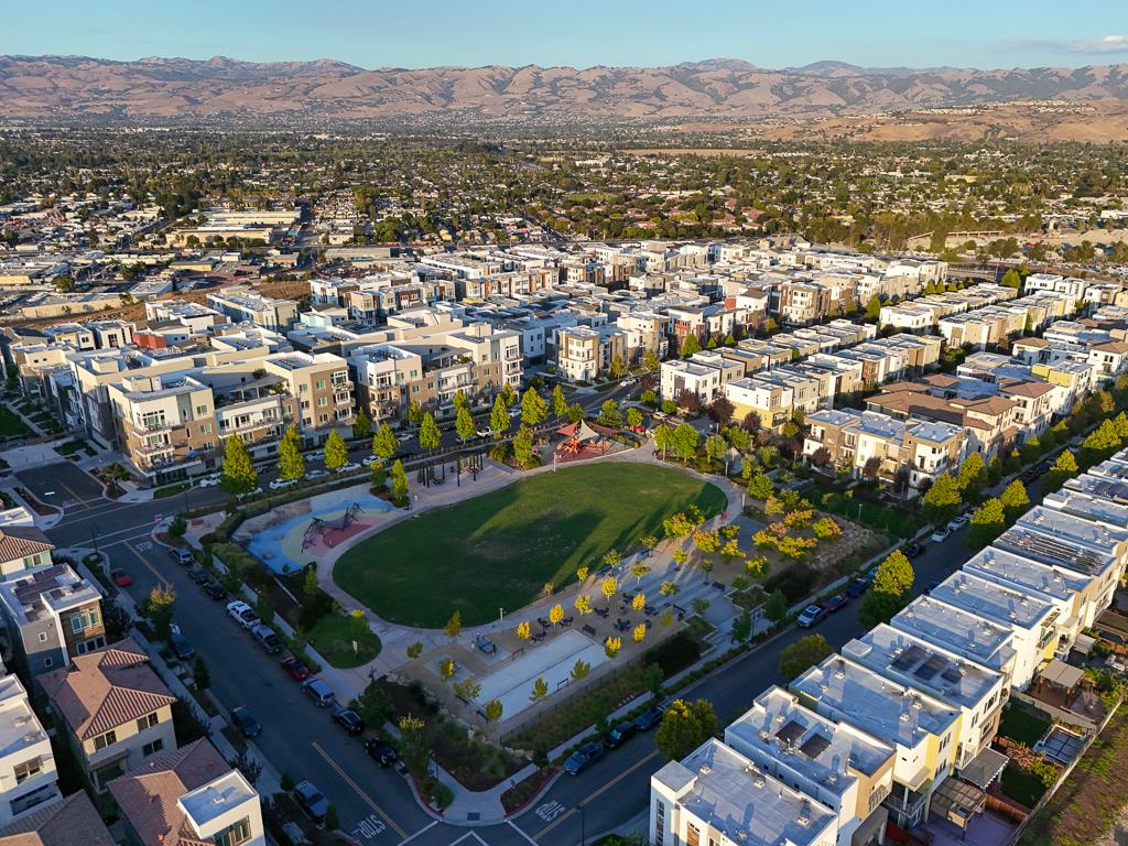 Detail Gallery Image 34 of 41 For 199 William Manly St #3,  San Jose,  CA 95136 - 4 Beds | 3/1 Baths