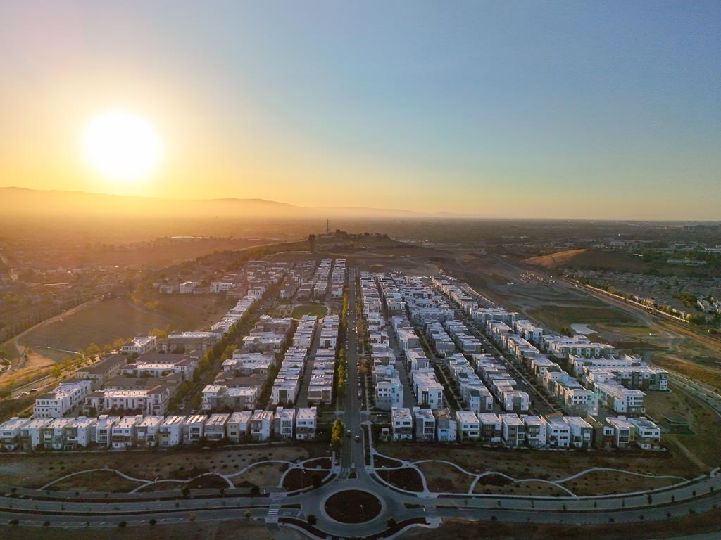 Detail Gallery Image 35 of 41 For 199 William Manly St #3,  San Jose,  CA 95136 - 4 Beds | 3/1 Baths