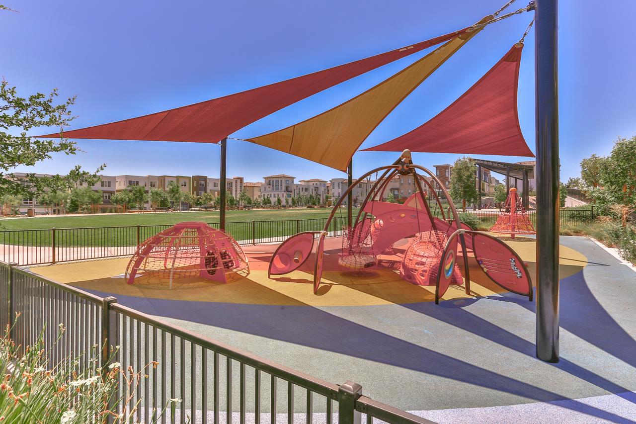 Detail Gallery Image 38 of 41 For 199 William Manly St #3,  San Jose,  CA 95136 - 4 Beds | 3/1 Baths