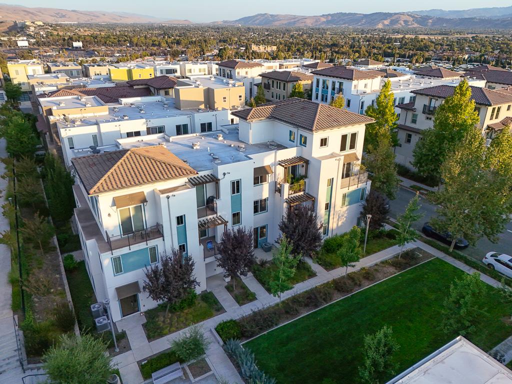 Detail Gallery Image 5 of 41 For 199 William Manly St #3,  San Jose,  CA 95136 - 4 Beds | 3/1 Baths