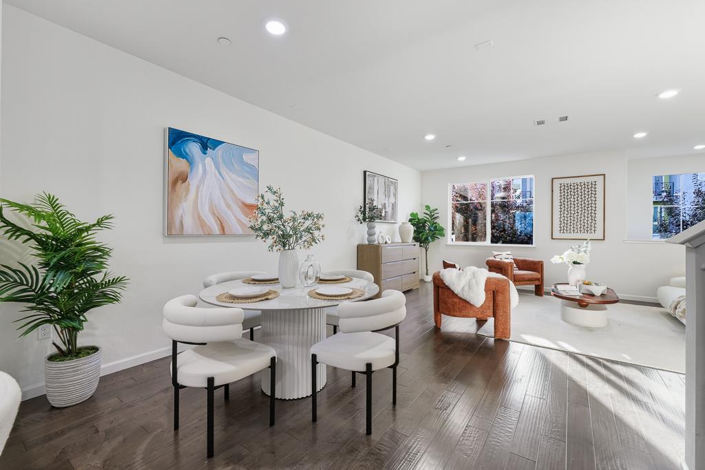 Detail Gallery Image 9 of 41 For 199 William Manly St #3,  San Jose,  CA 95136 - 4 Beds | 3/1 Baths