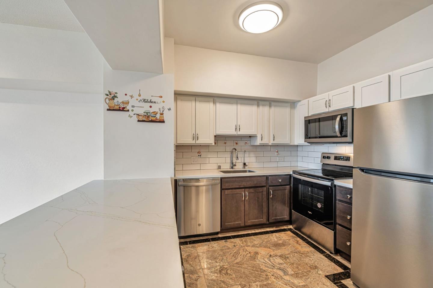 Detail Gallery Image 11 of 30 For 6363 Christie Ave #2122,  Emeryville,  CA 94608 - 1 Beds | 1 Baths