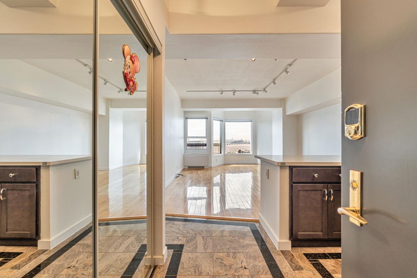 Detail Gallery Image 3 of 30 For 6363 Christie Ave #2122,  Emeryville,  CA 94608 - 1 Beds | 1 Baths