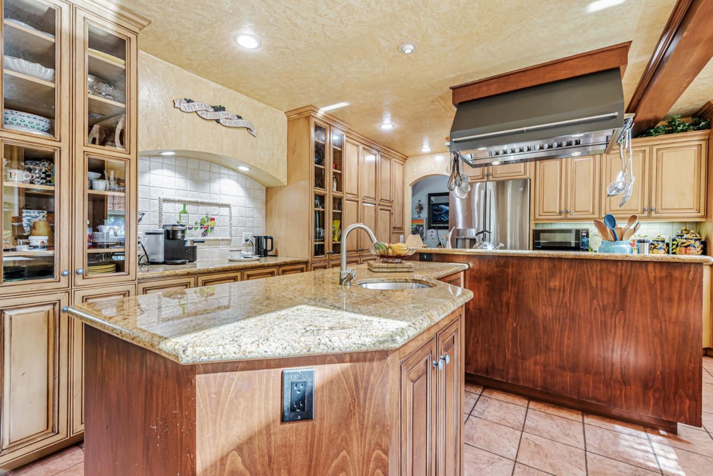 Detail Gallery Image 10 of 33 For 949 Pleasant Hill Rd, Redwood City,  CA 94061 - 5 Beds | 2 Baths