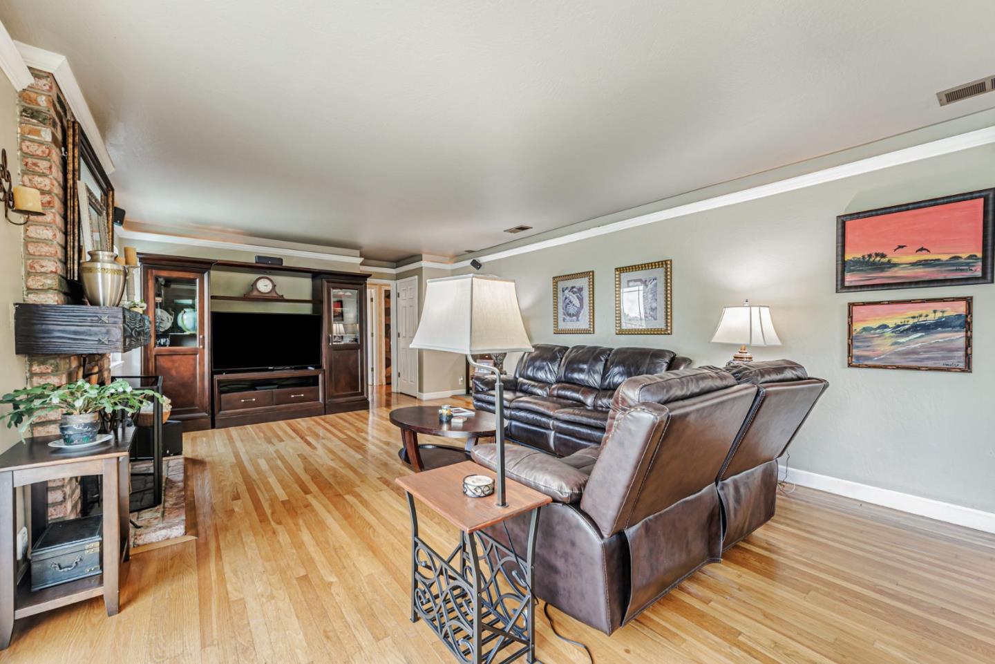 Detail Gallery Image 12 of 33 For 949 Pleasant Hill Rd, Redwood City,  CA 94061 - 5 Beds | 2 Baths