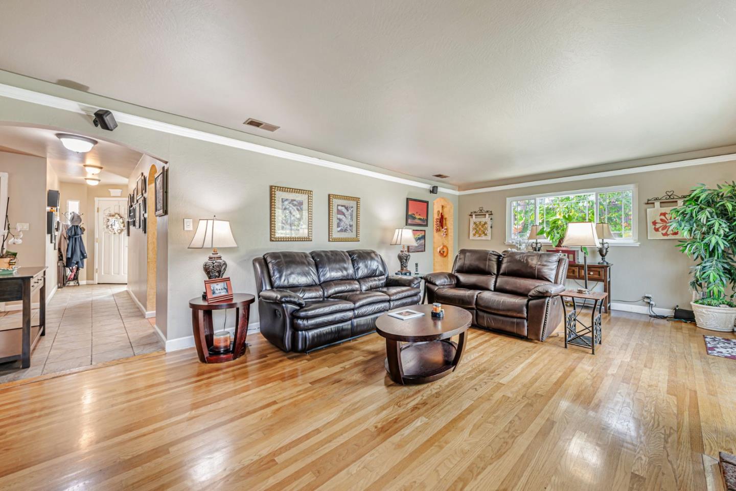 Detail Gallery Image 13 of 33 For 949 Pleasant Hill Rd, Redwood City,  CA 94061 - 5 Beds | 2 Baths