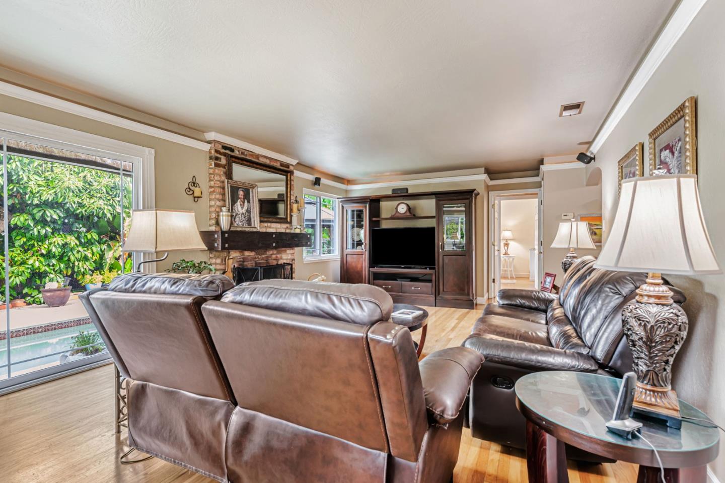 Detail Gallery Image 15 of 33 For 949 Pleasant Hill Rd, Redwood City,  CA 94061 - 5 Beds | 2 Baths