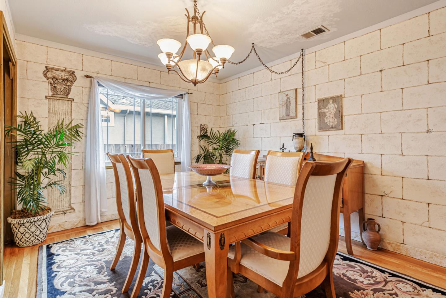 Detail Gallery Image 16 of 33 For 949 Pleasant Hill Rd, Redwood City,  CA 94061 - 5 Beds | 2 Baths