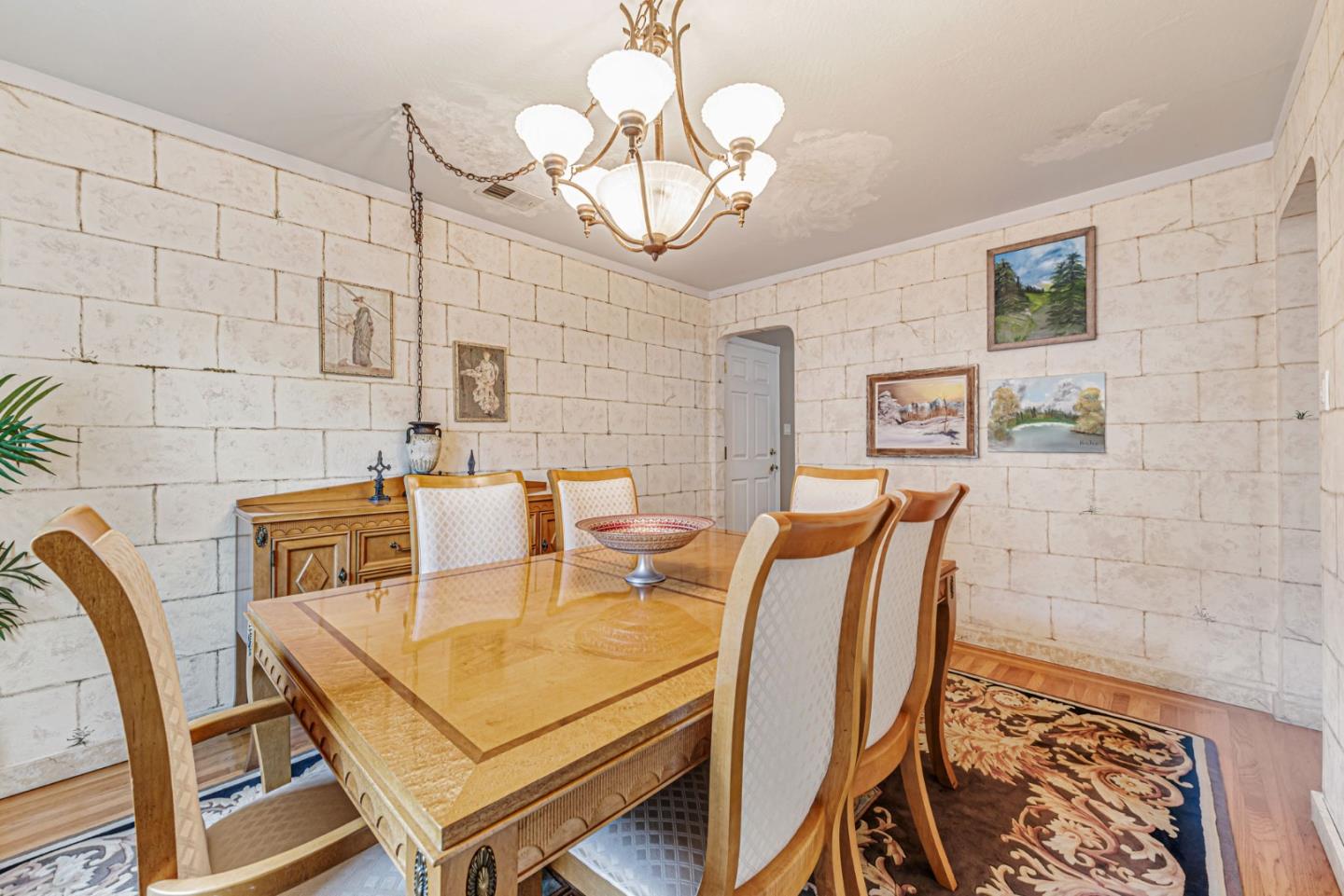 Detail Gallery Image 17 of 33 For 949 Pleasant Hill Rd, Redwood City,  CA 94061 - 5 Beds | 2 Baths