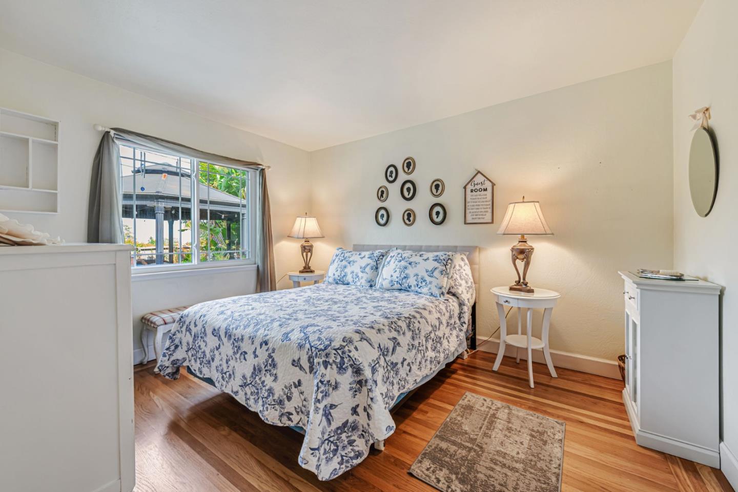 Detail Gallery Image 18 of 33 For 949 Pleasant Hill Rd, Redwood City,  CA 94061 - 5 Beds | 2 Baths