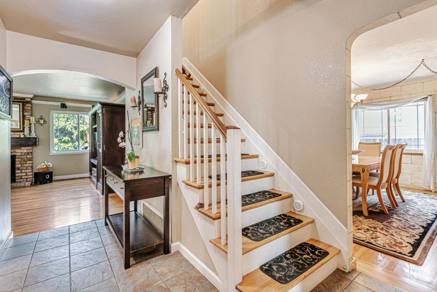 Detail Gallery Image 21 of 33 For 949 Pleasant Hill Rd, Redwood City,  CA 94061 - 5 Beds | 2 Baths