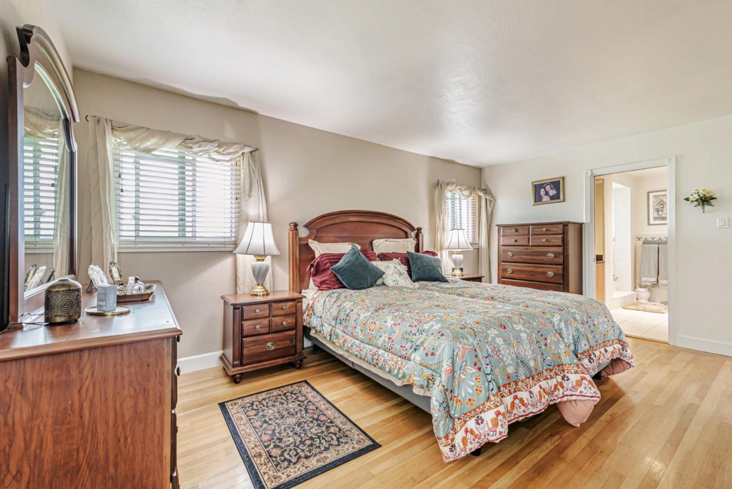 Detail Gallery Image 23 of 33 For 949 Pleasant Hill Rd, Redwood City,  CA 94061 - 5 Beds | 2 Baths