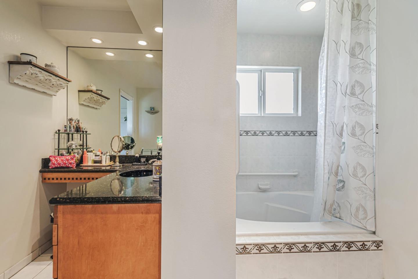 Detail Gallery Image 24 of 33 For 949 Pleasant Hill Rd, Redwood City,  CA 94061 - 5 Beds | 2 Baths