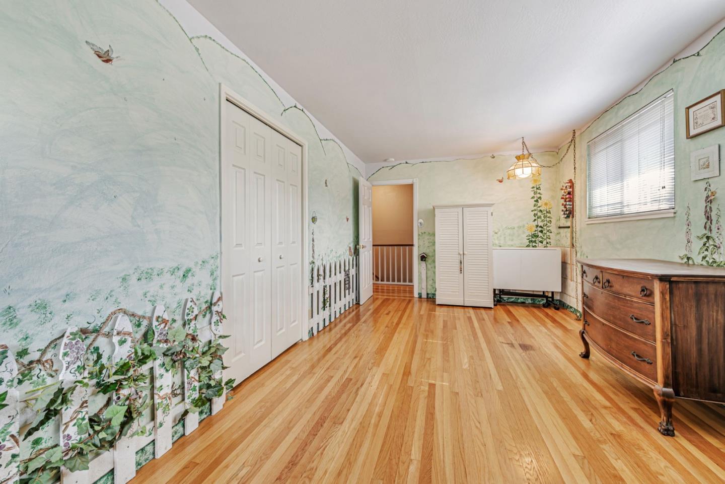 Detail Gallery Image 28 of 33 For 949 Pleasant Hill Rd, Redwood City,  CA 94061 - 5 Beds | 2 Baths