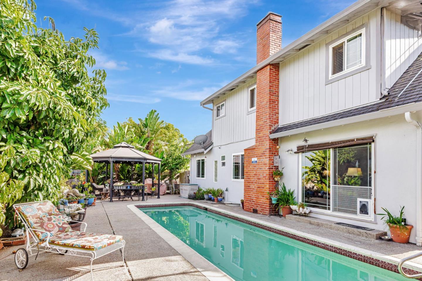 Detail Gallery Image 29 of 33 For 949 Pleasant Hill Rd, Redwood City,  CA 94061 - 5 Beds | 2 Baths