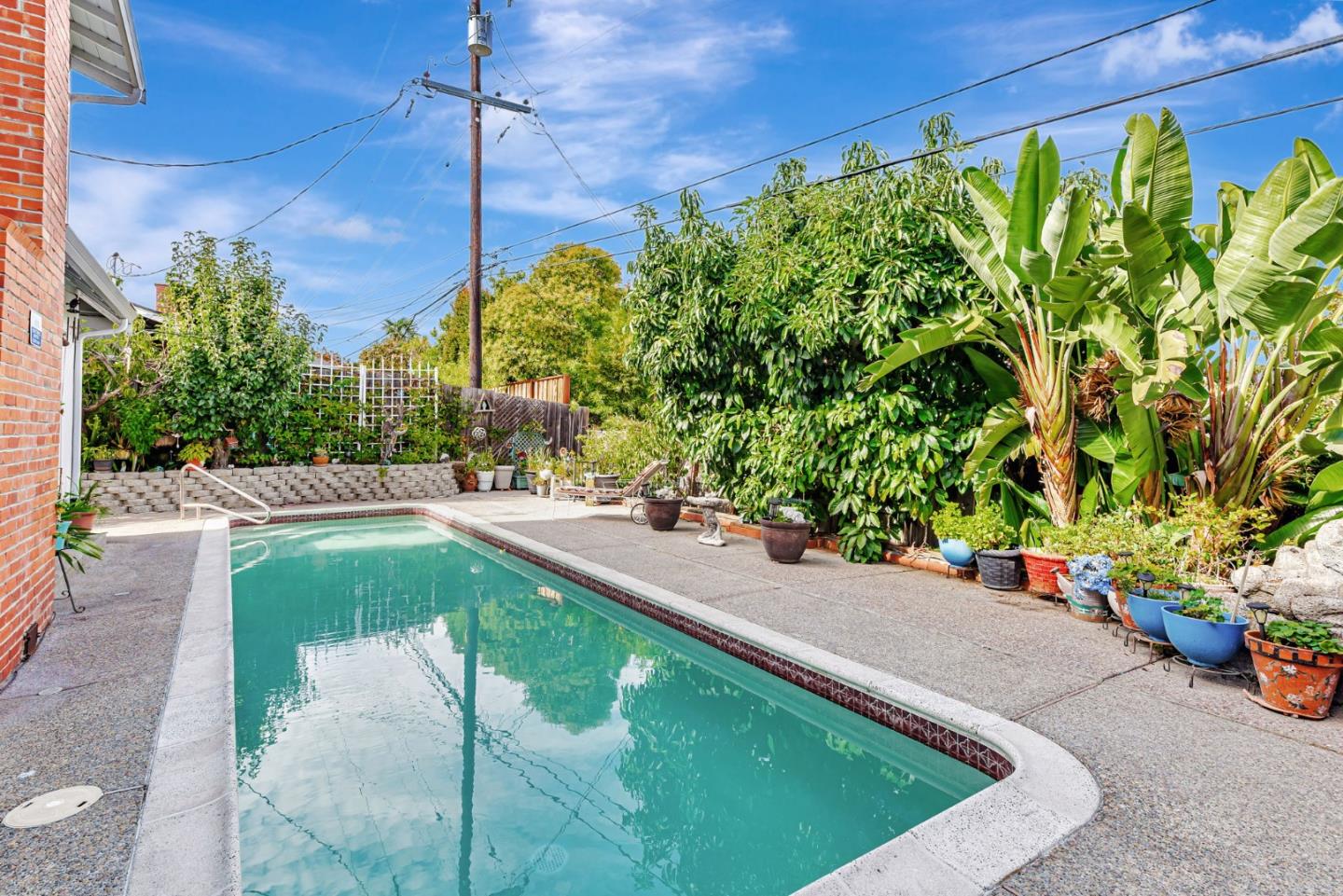 Detail Gallery Image 30 of 33 For 949 Pleasant Hill Rd, Redwood City,  CA 94061 - 5 Beds | 2 Baths